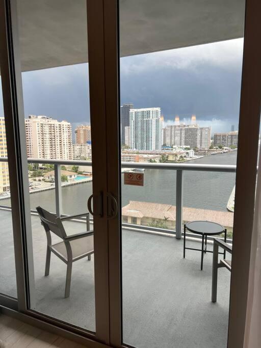 Photo 10 : Sun, Sand & Views 1BR Apartment in Miami Beach