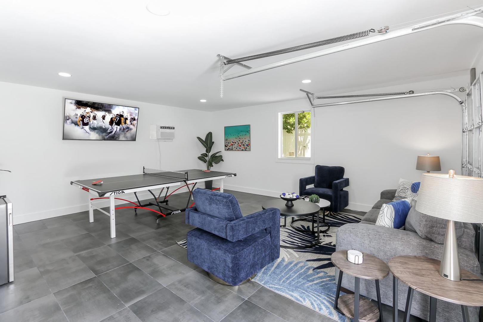 Bild 2: Pool, game room, near beach