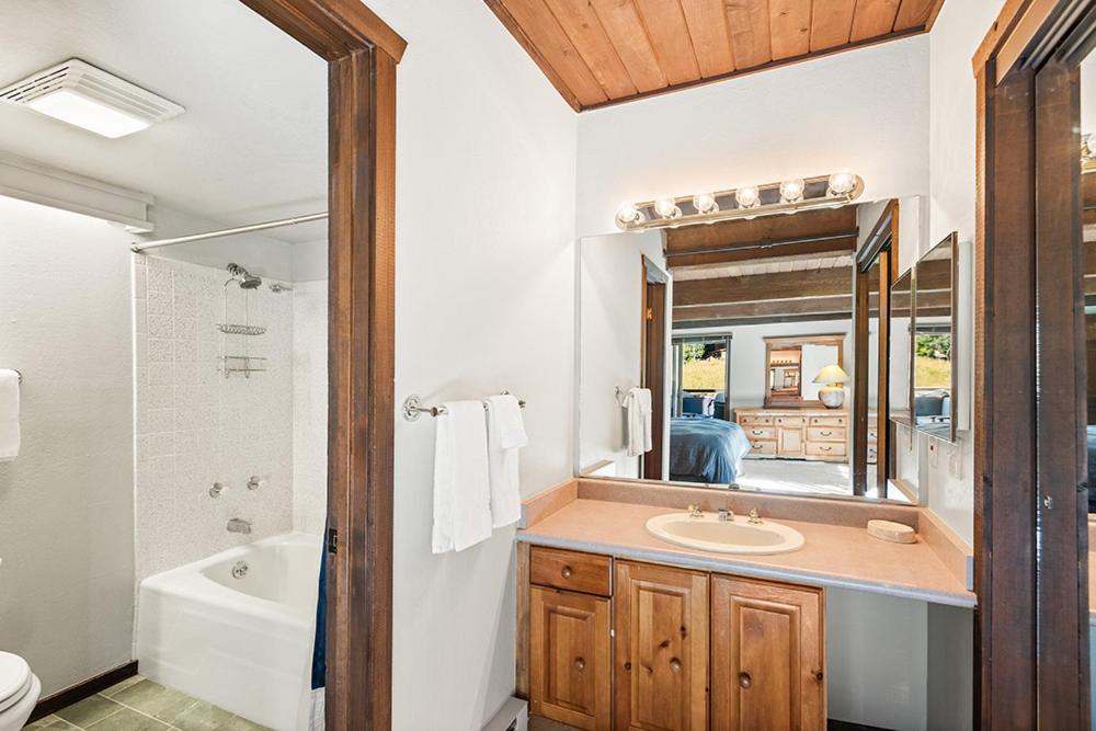 Foto 10: Enclave 208, Snowmass Ski-In/Ski-Out Condo w/Shared Pool/Hot Tub/WiFi