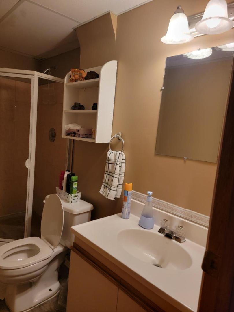 Fotografie 9: Charming - 2 bedrooms suite, 1 full bath & family room