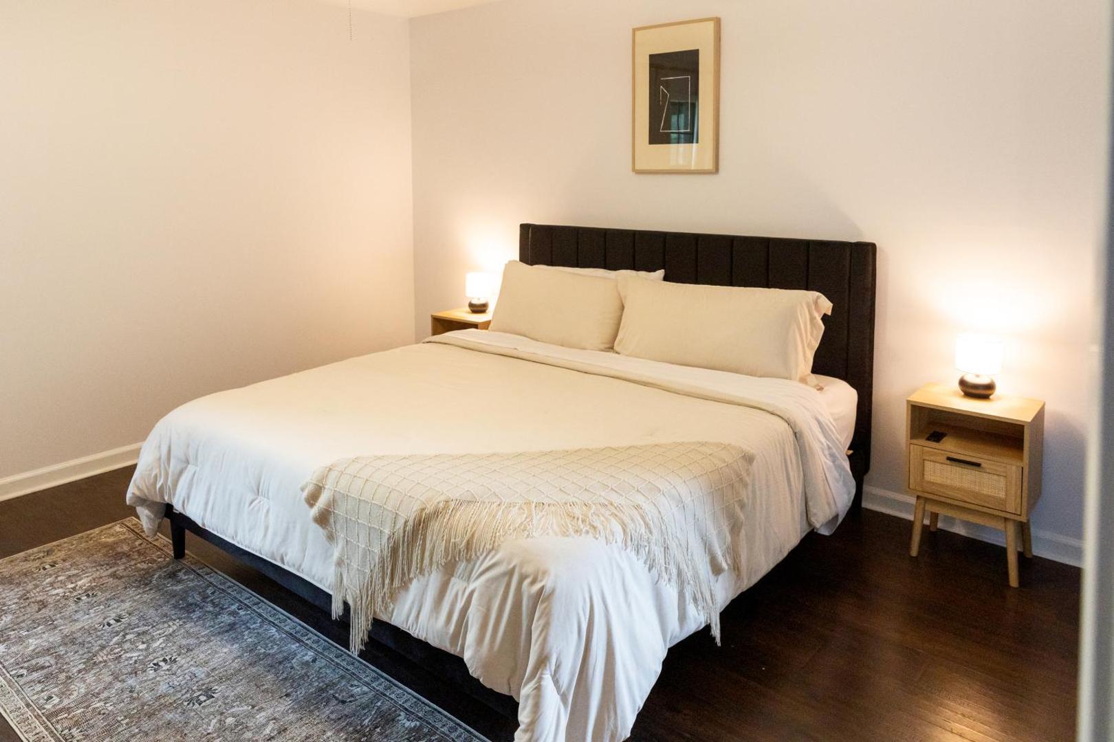 Photo 9 : Styled, cozy residential retreat near town center