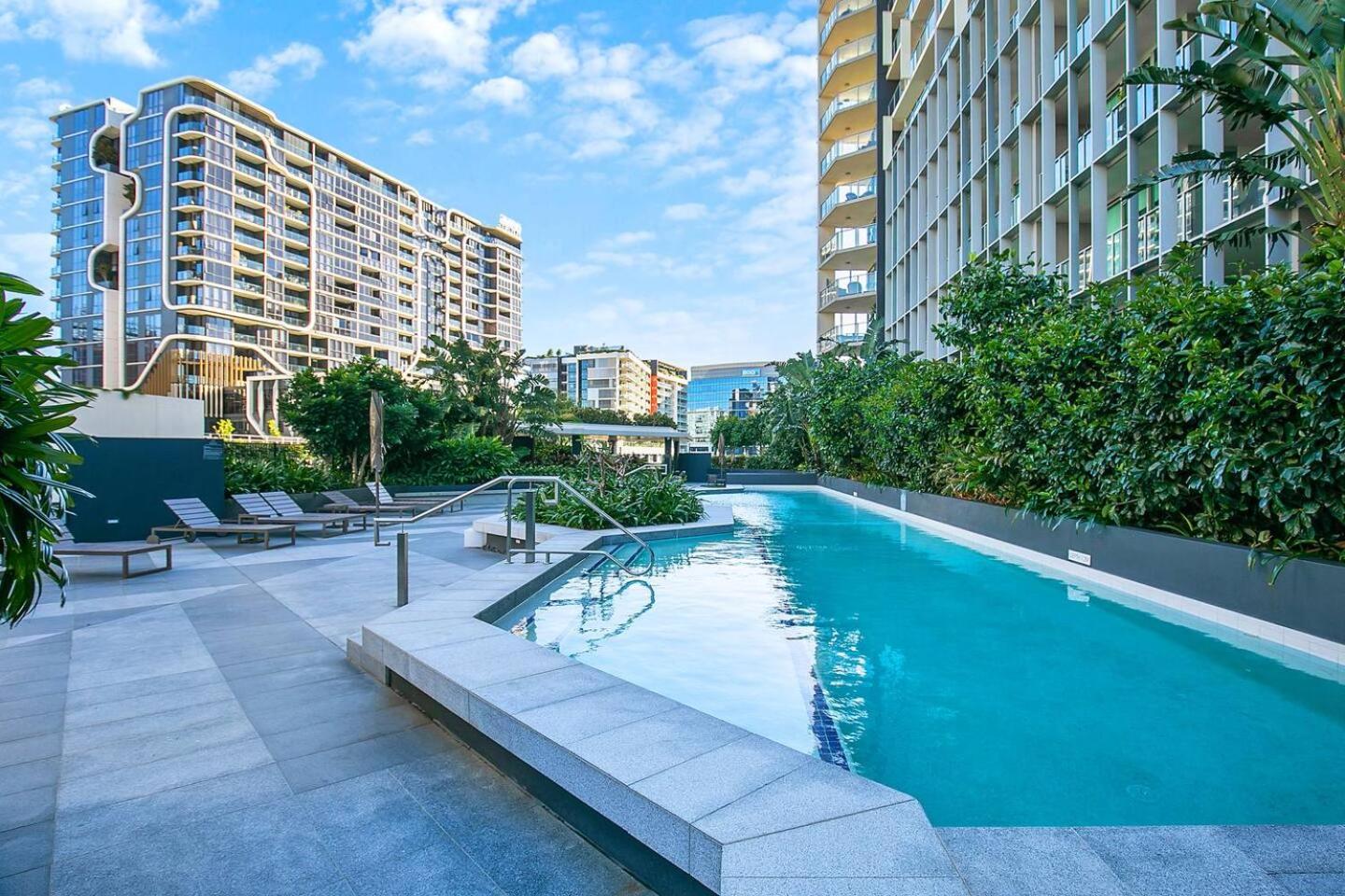Φωτογραφία 3: Fall in Love with Waterfront Resort-style Living