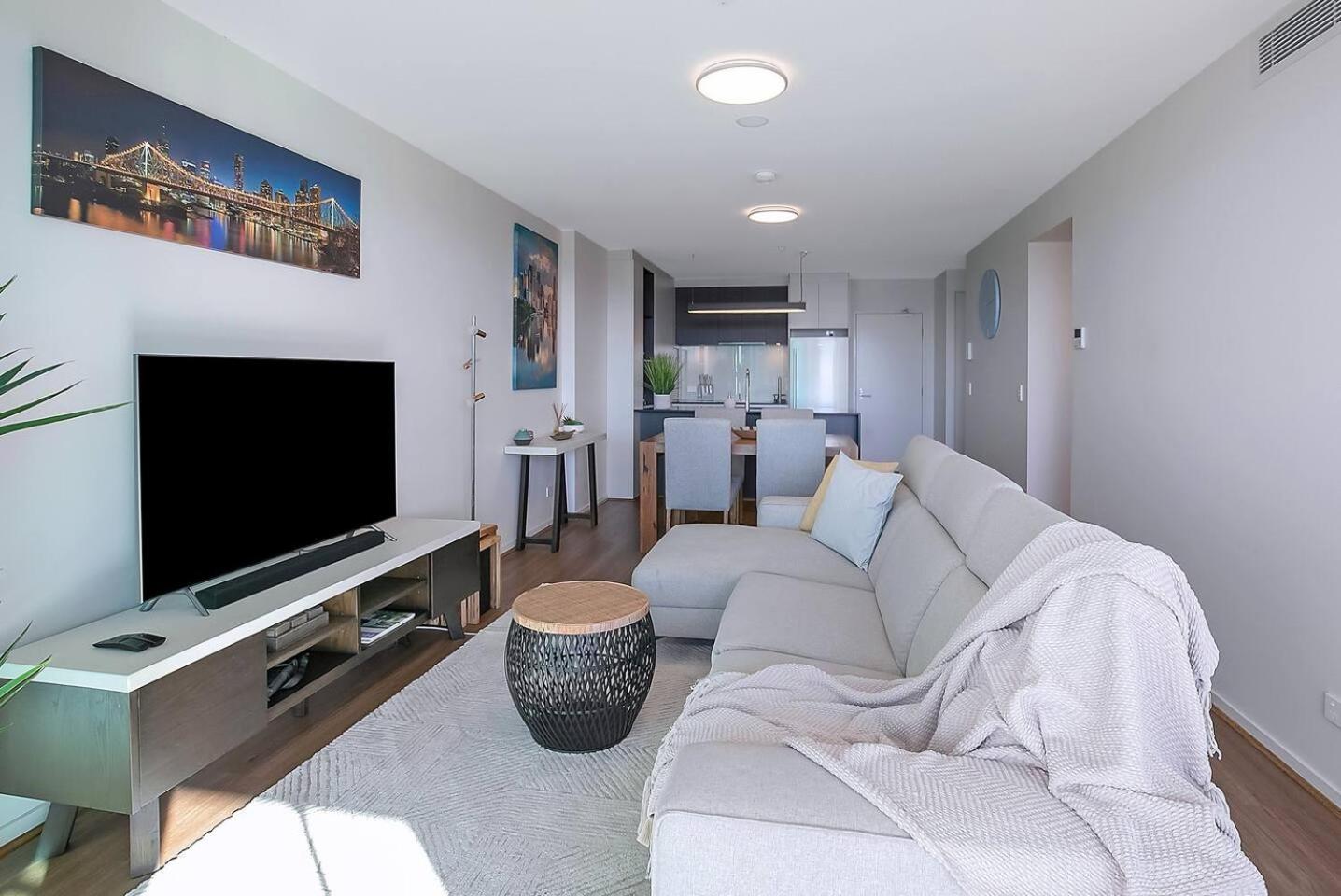Φωτογραφία 6: Fall in Love with Waterfront Resort-style Living