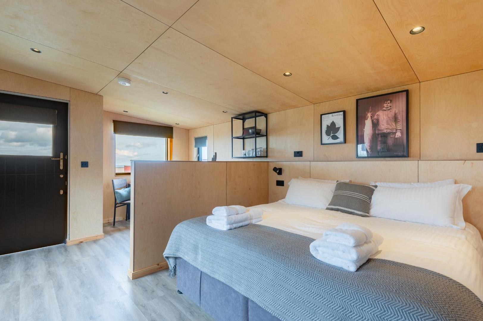 Zdjęcie 3: Rustic Cabins, sea views from rewilded farm with Highland Cows