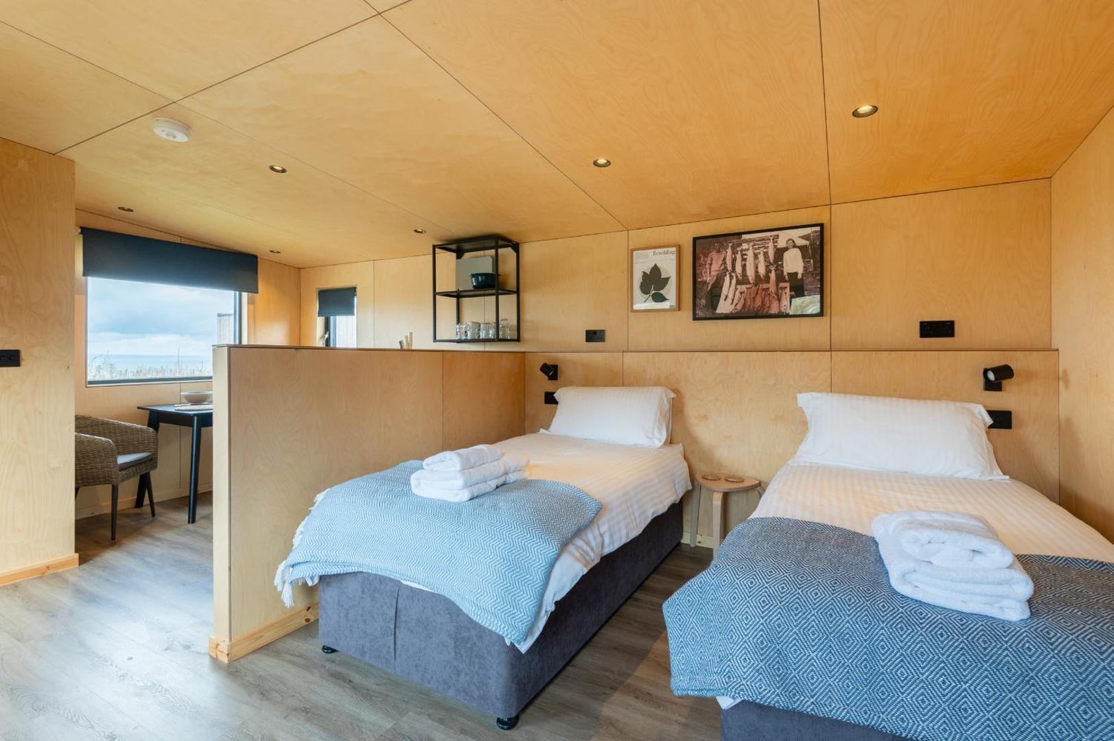 Zdjęcie 9: Rustic Cabins, sea views from rewilded farm with Highland Cows