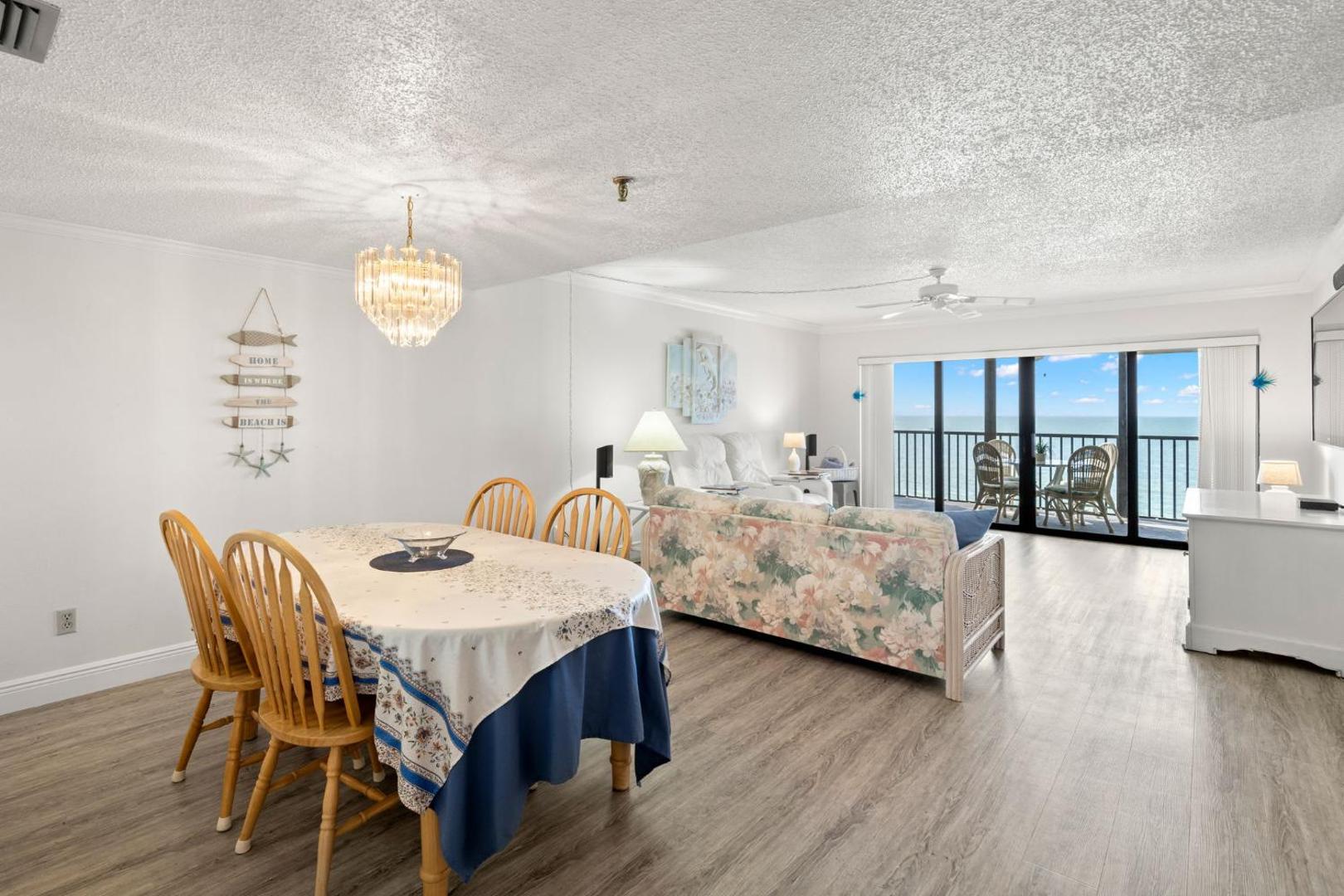 Foto 9: Reflections on the Gulf #503 Beachfront Condo with Pool and Hot Tub