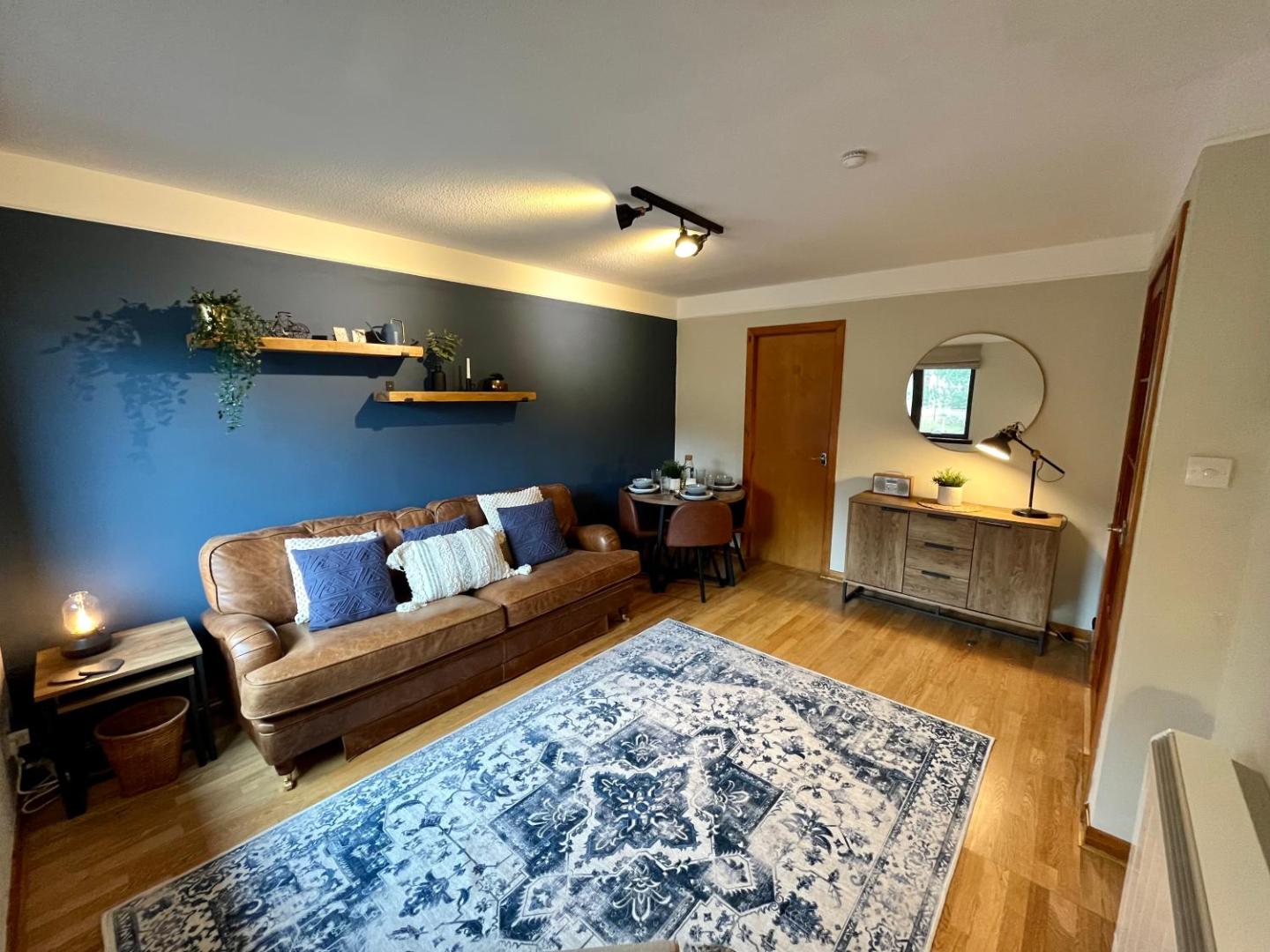 Foto 3: Comfortable, modern apartment with parking. Inverness.