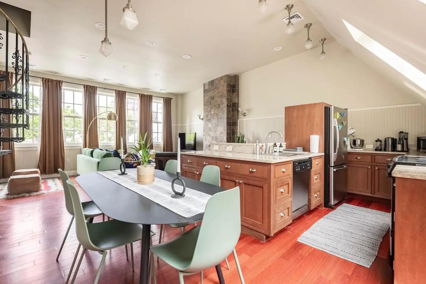 Bilde 3: Lofty & Bright Greenwich Getaway w Private Rooftop