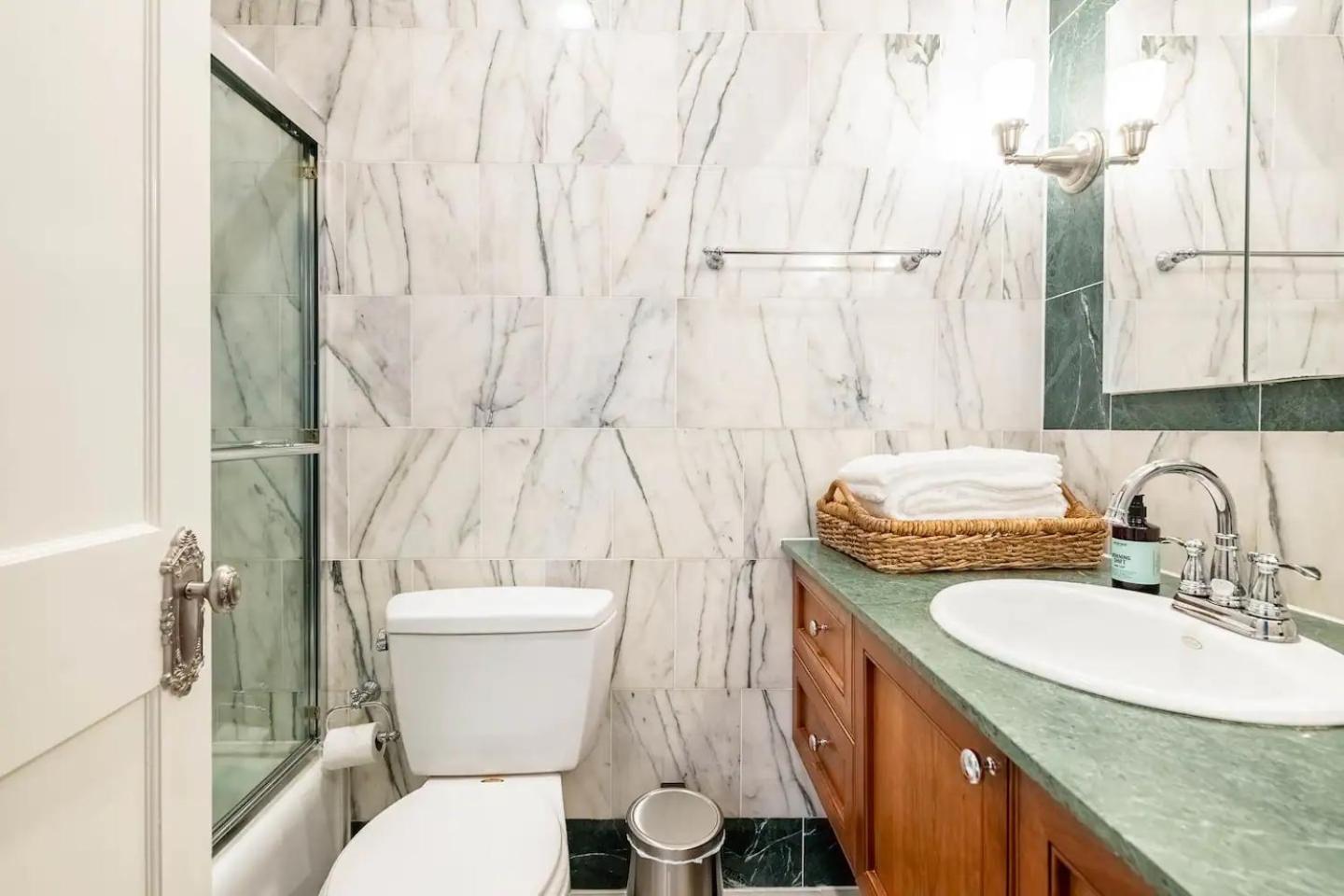 Bilde 8: Lofty & Bright Greenwich Getaway w Private Rooftop