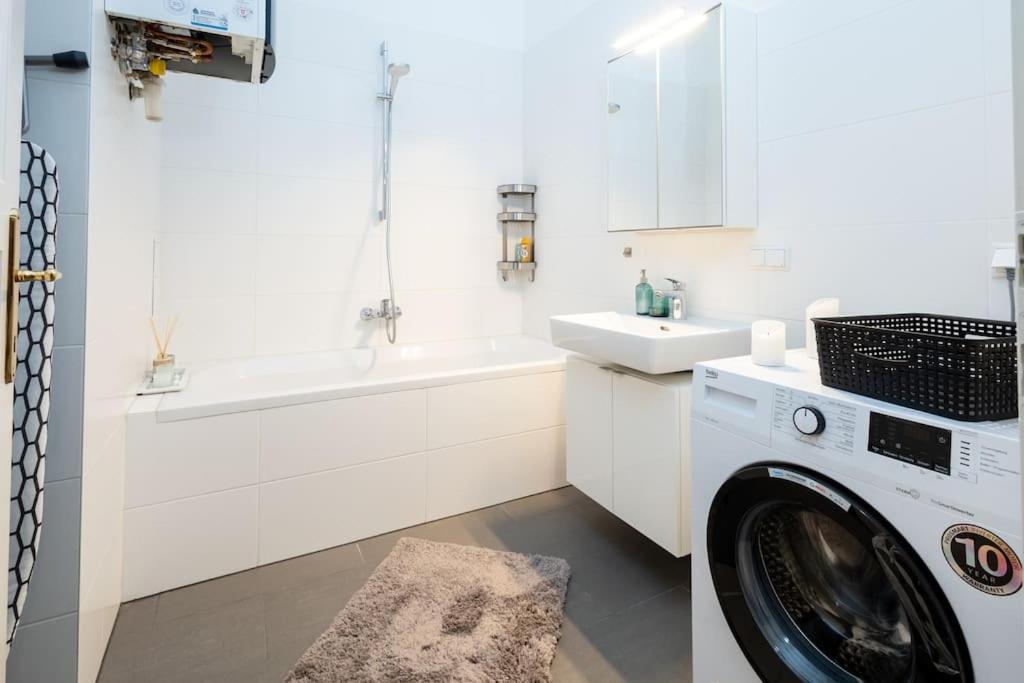 Foto 10: OrestaLiving - Spacious 2BR on the Danube Canal
