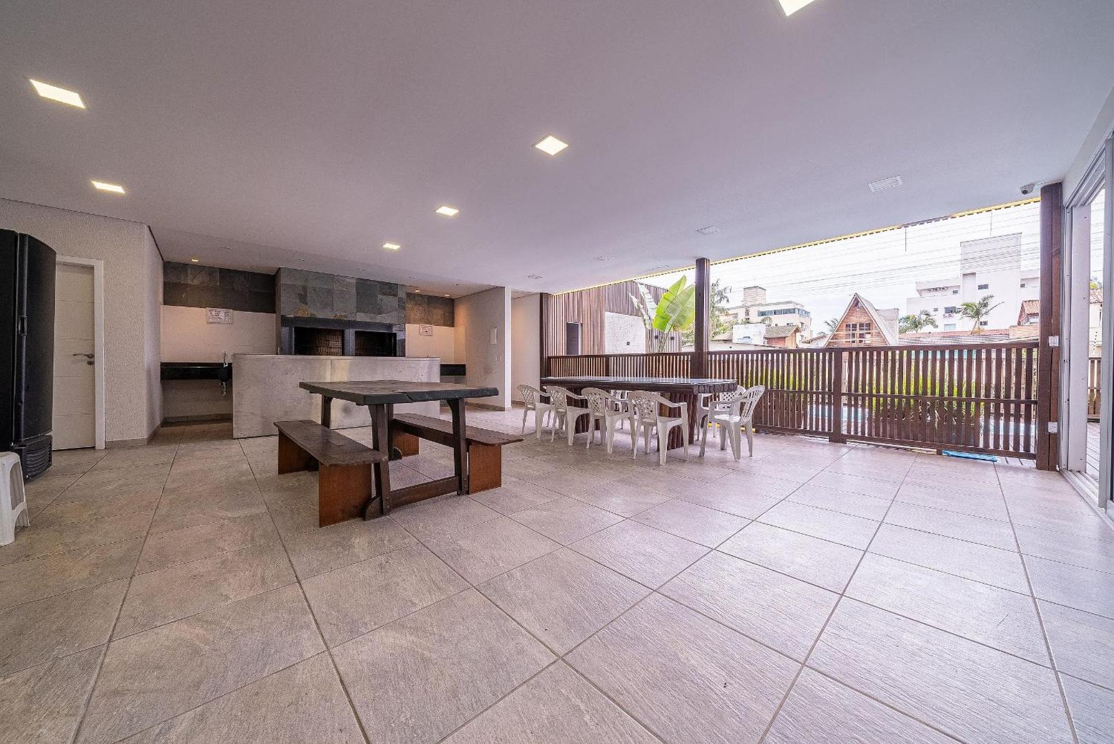 028 - Residencial com Piscina e Jacuzzi em Bombas photo 9