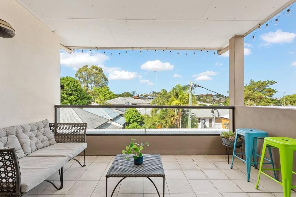 Foto 3: Hidden in New Farm ~ 1 Bed/1 Bath /1 Car/Views!