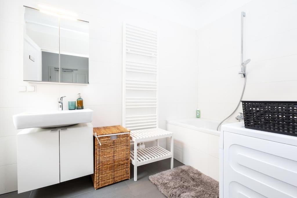 Photo 10 : OrestaLiving - 2BR On the Danube Canal