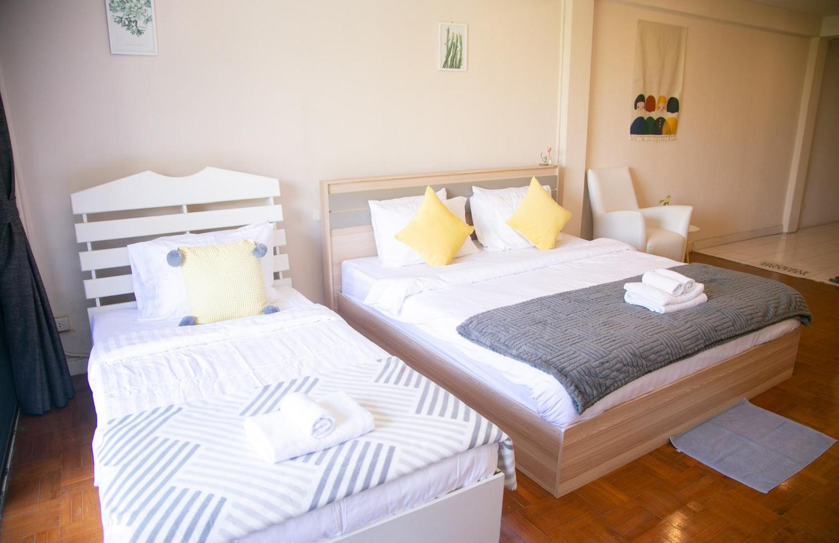 Fotografie 3: Hello Host - yellow room