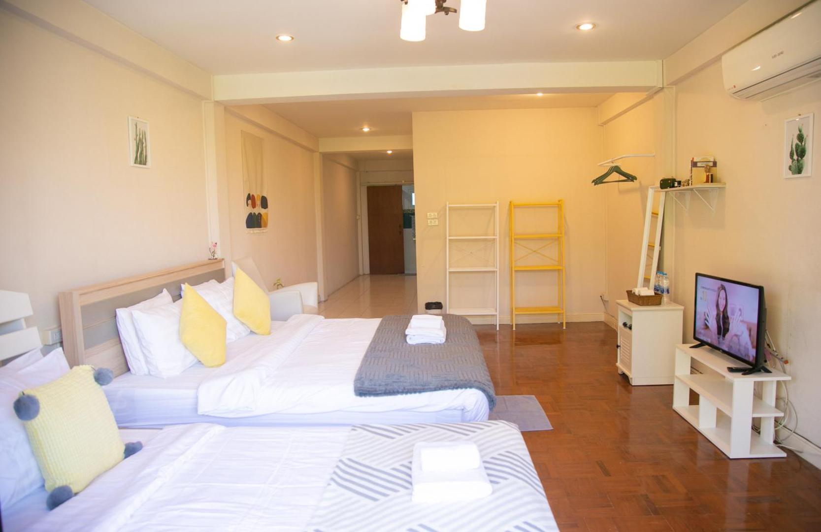 Fotografie 10: Hello Host - yellow room