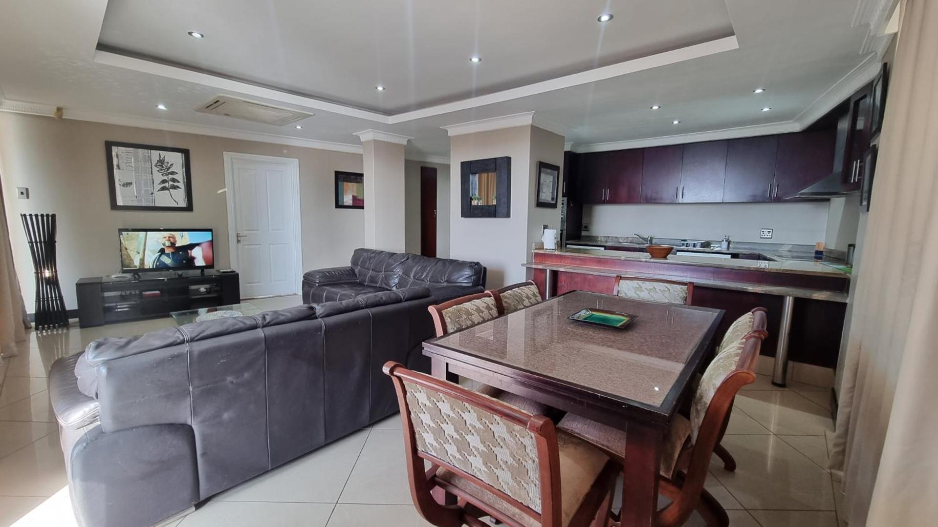 Zdjęcie 9: Accommodation Front - Sophisticated 6 Sleeper with Stunning Views