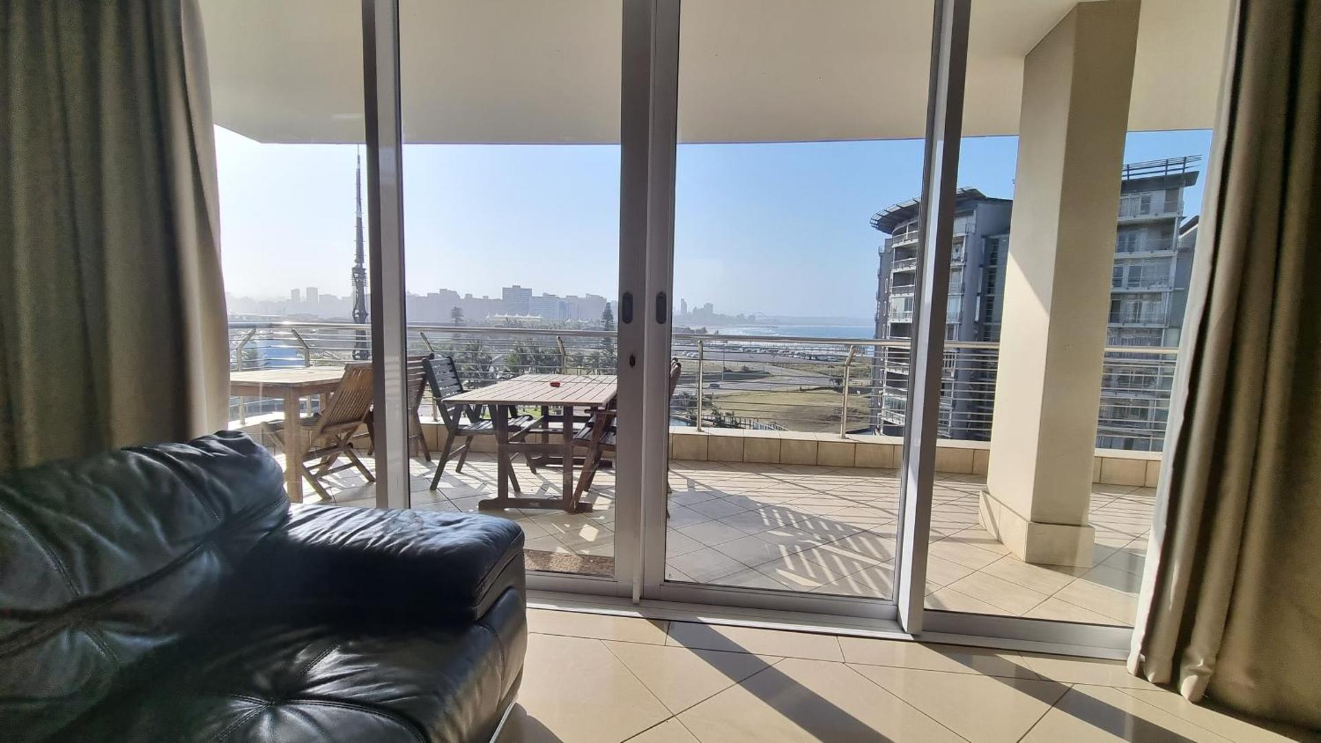 Zdjęcie 3: Accommodation Front - Sophisticated 6 Sleeper with Stunning Views