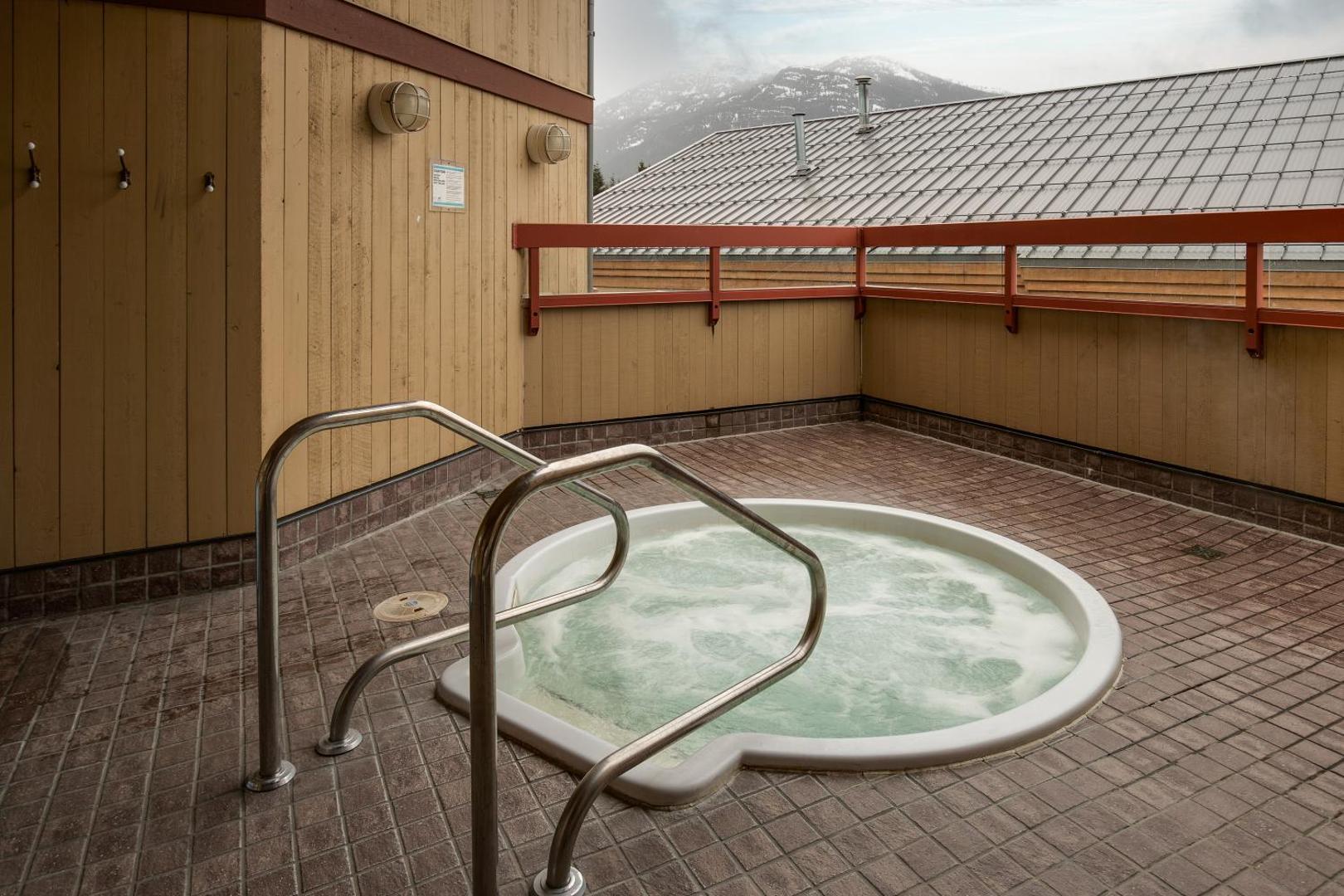 Studio, Modern Studio in the Heart of the Village by Harmony Whistlerの写真3