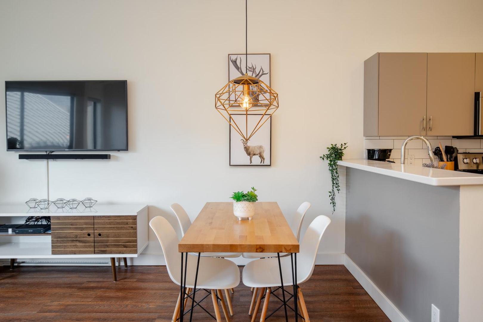 Studio, Modern Studio in the Heart of the Village by Harmony Whistlerの写真6