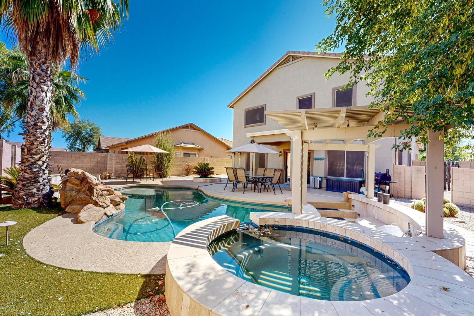 Foto 3: Poolside Tranquility