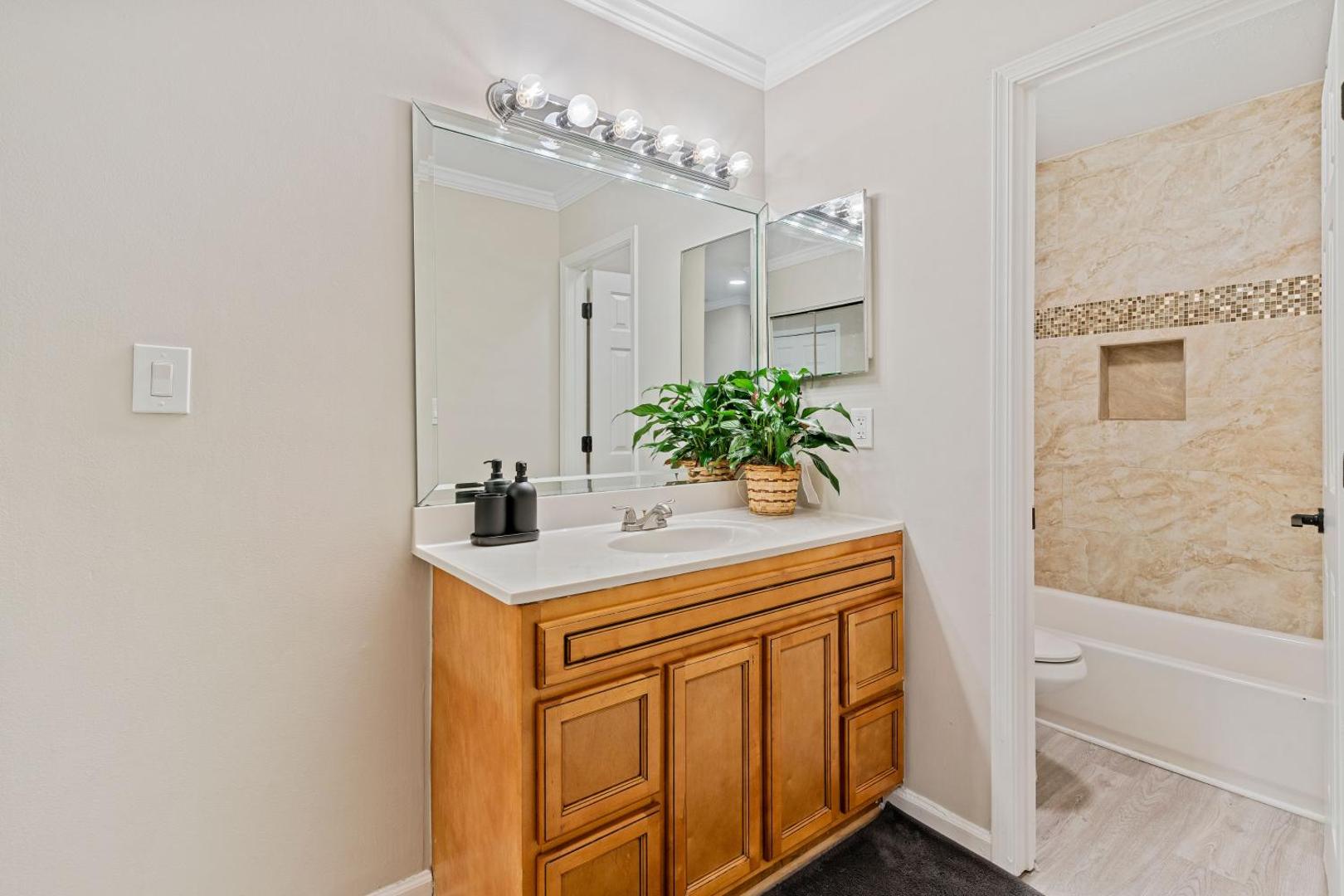 Billede 10: RM2 - 1bdr 1bath Cozy ensuite shared Condo