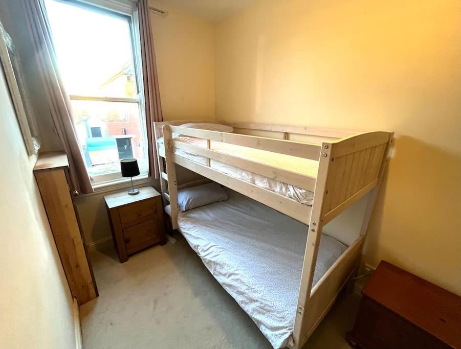 Foto 9: Two bed flat in popular York Rd