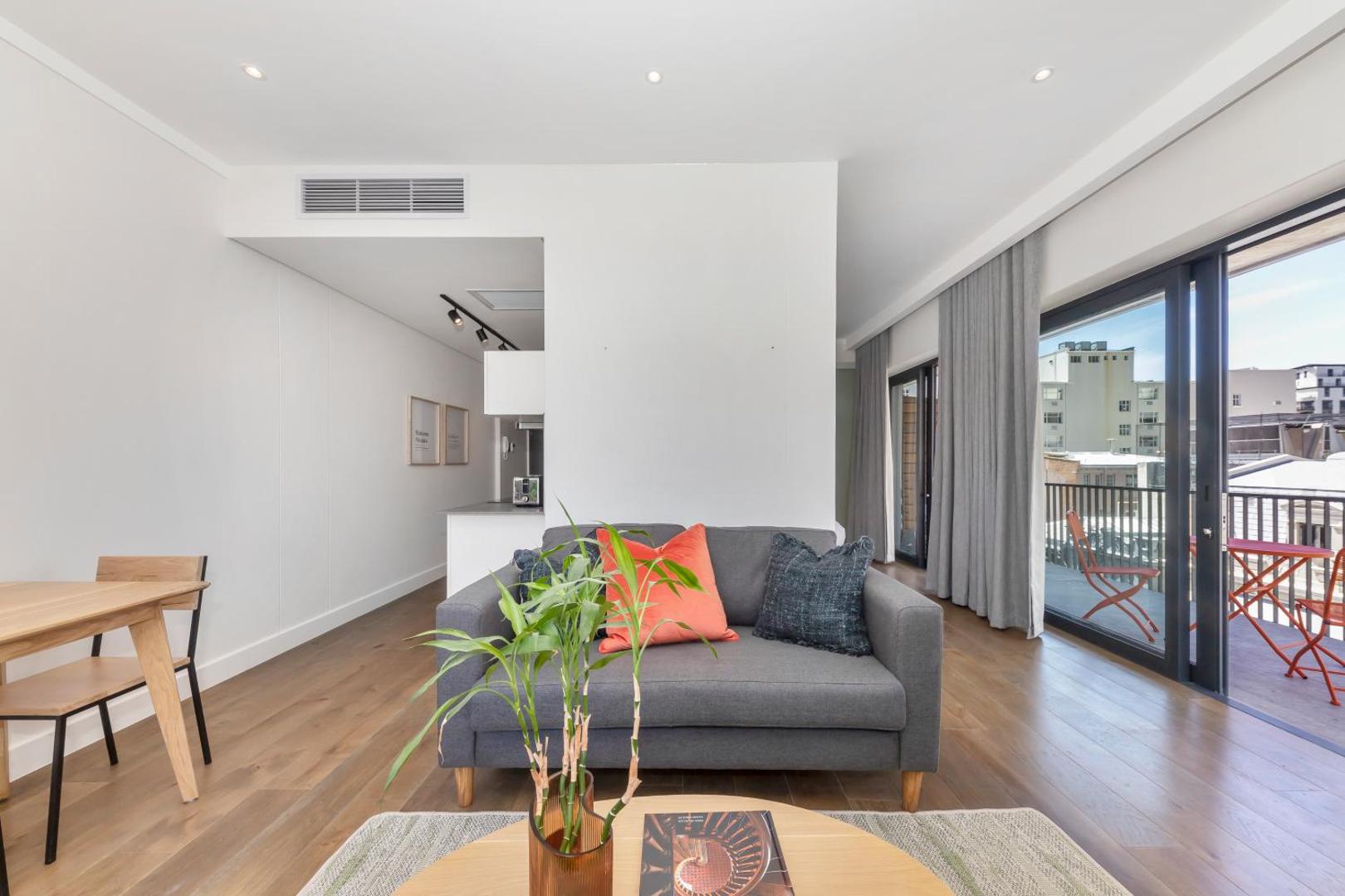Billede 3: Studio with large balcony