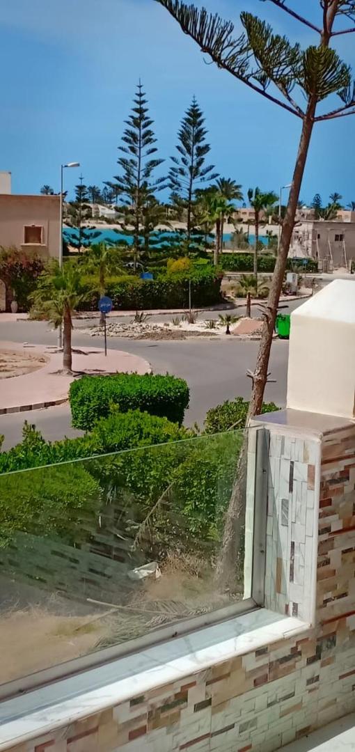 Fotografie 2: شاليه 4 غرف نوم مكيف بالكامل مارينا الساحل الشمالي العلمين تاني صف على البحيرة الرملية
