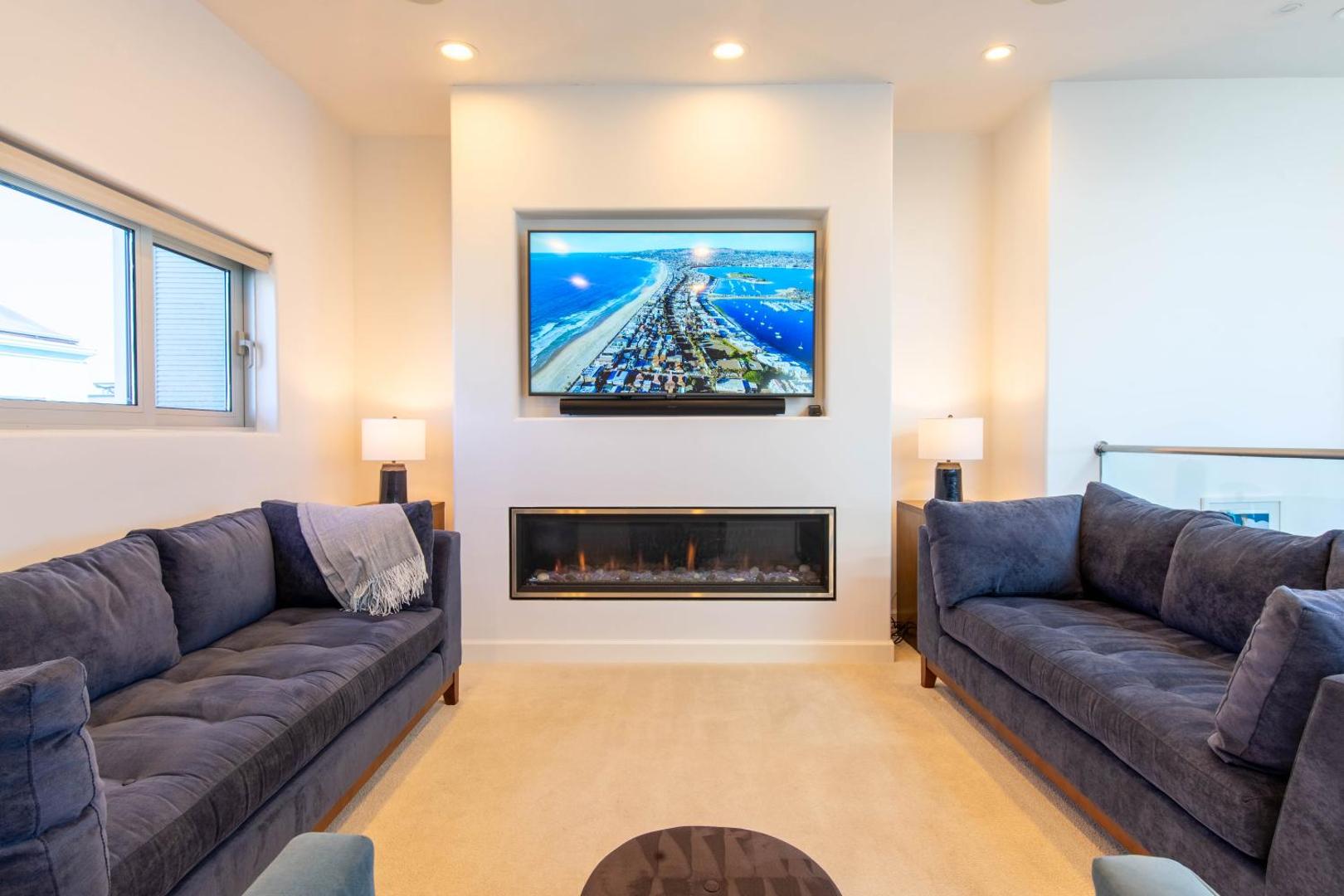 Billede 9: Ocean view, two-level condo with stunning view, decks, fast WiFi & fireplace