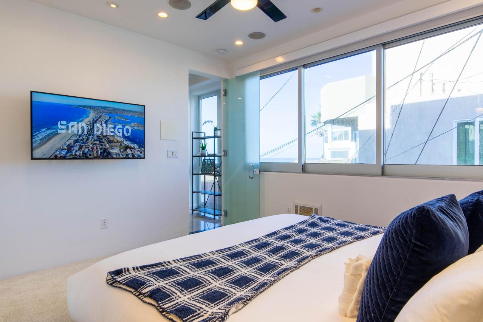Billede 5: Ocean view, two-level condo with stunning view, decks, fast WiFi & fireplace