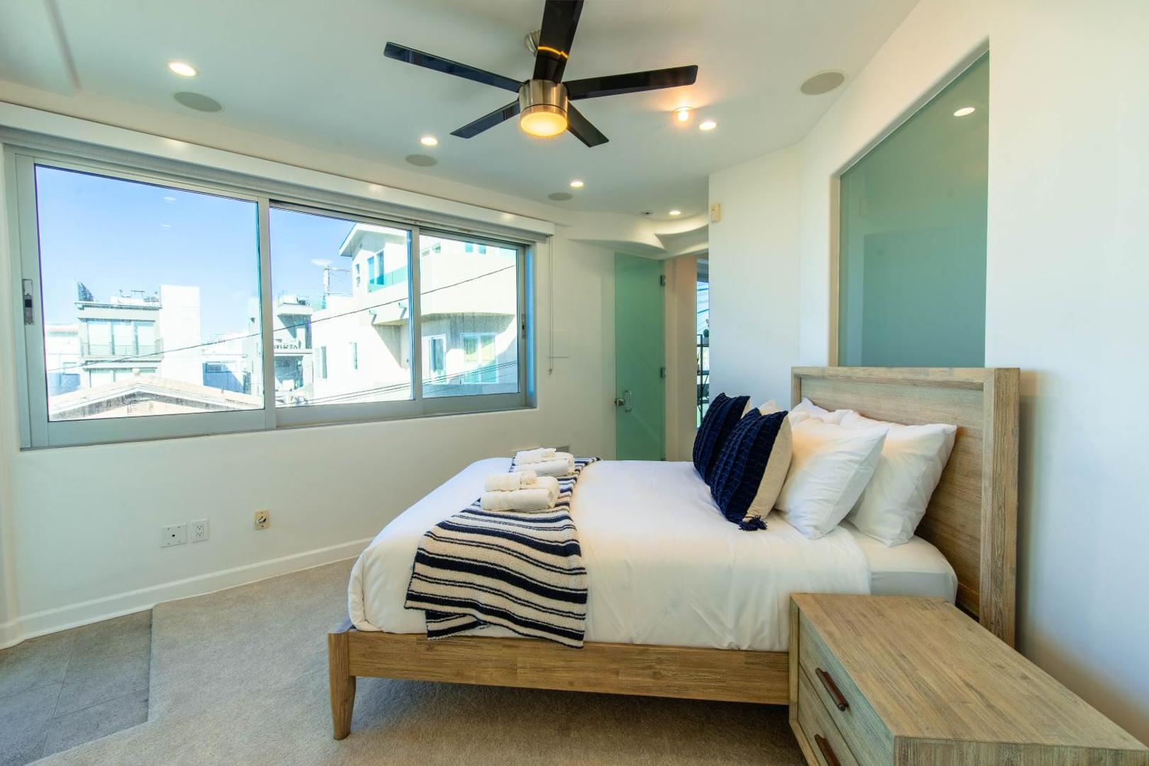 Billede 7: Ocean view, two-level condo with stunning view, decks, fast WiFi & fireplace