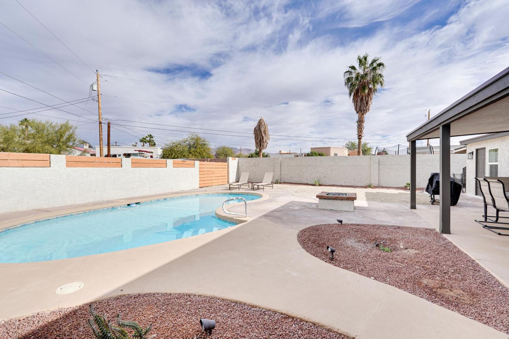 Foto 2: Pool, Grill and Fire Pit Pet-Friendly Arizona Home