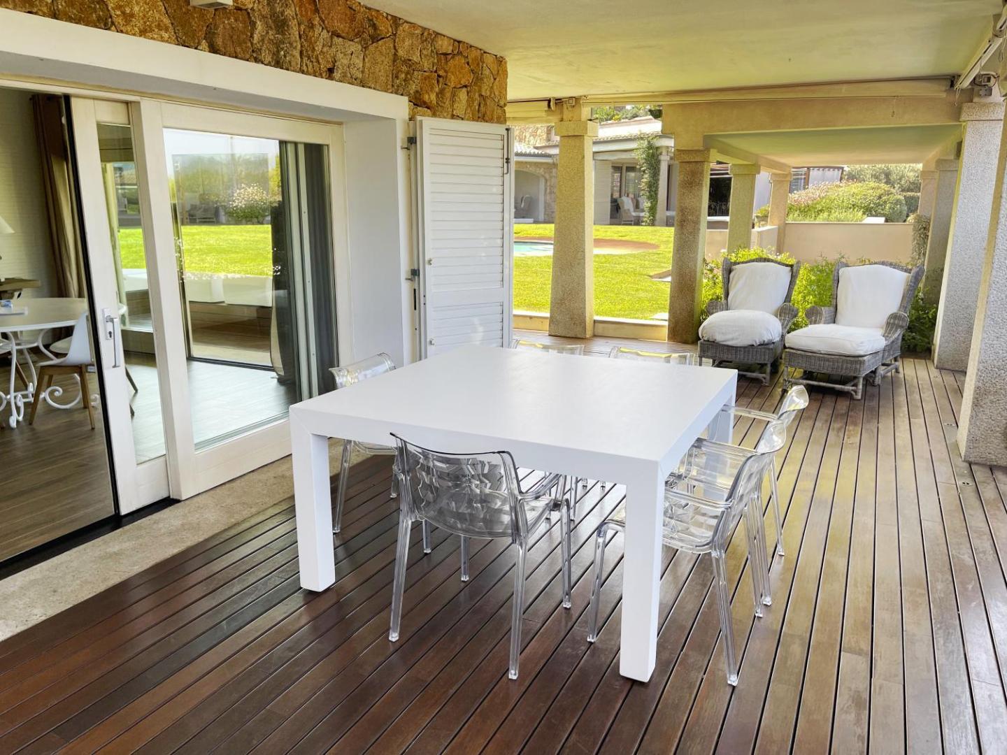 Foto 6: LIKE at HOME n 11 Poolside Paradise Patio