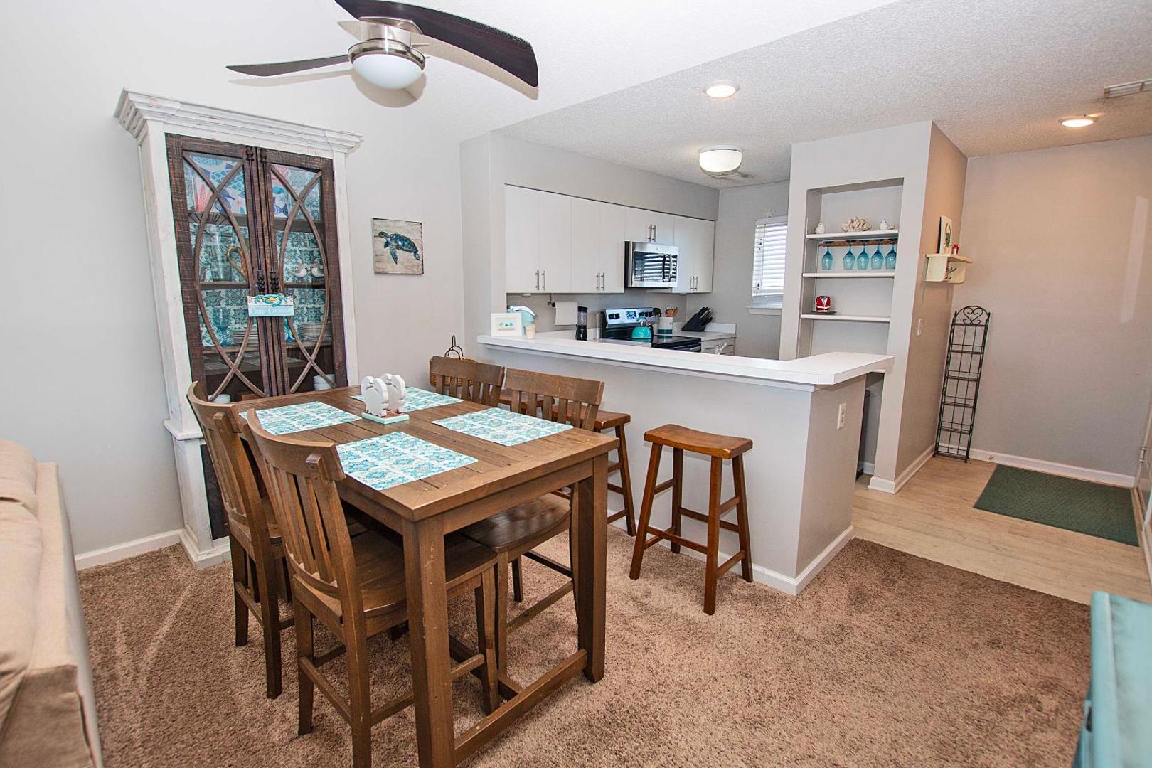Φωτογραφία 7: Canalfront, Community Pool, Tennis courts and MORE! PC431, Above the Wake