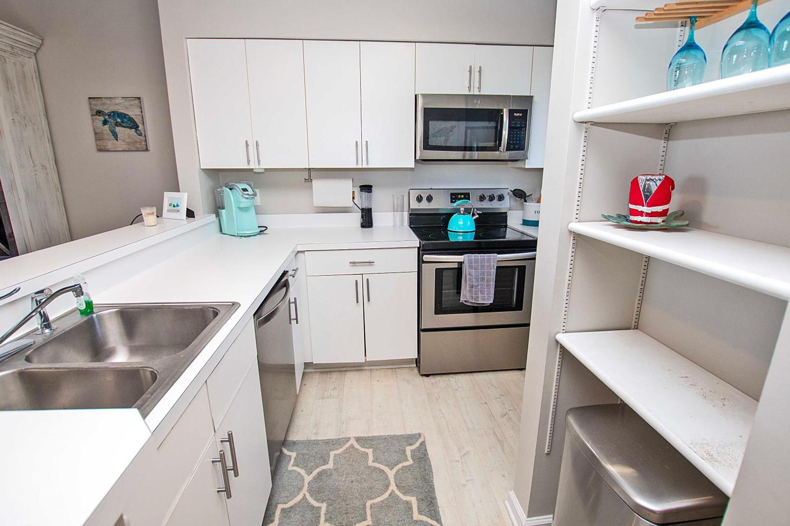 Φωτογραφία 10: Canalfront, Community Pool, Tennis courts and MORE! PC431, Above the Wake