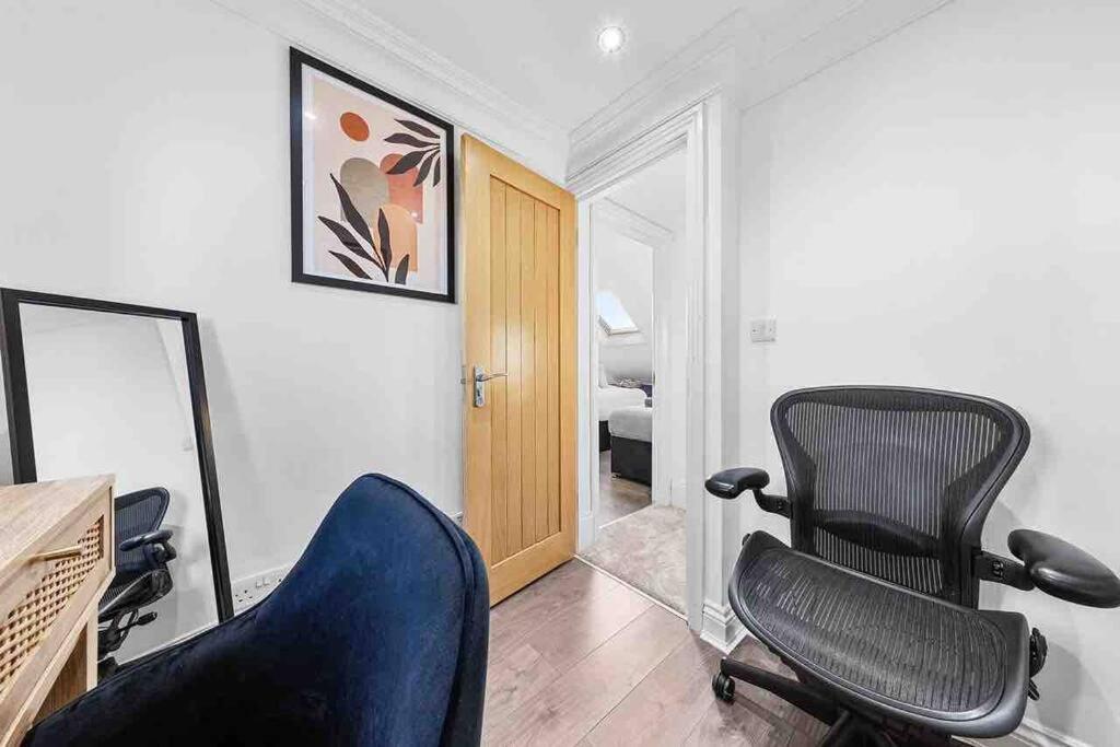 Billede 3: Sleeps 10, CINEMA TV , 2 baths, 10 mins to Stratford
