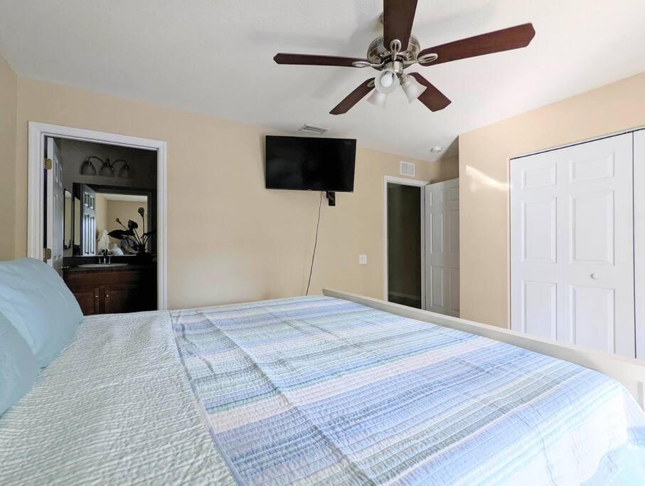 Fotografie 10: Spacious 3BR Sarasota Family Home 12 Min to Siesta Key Beach