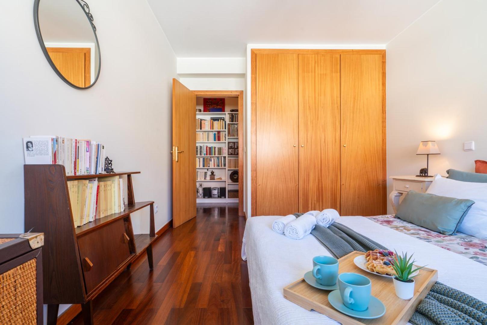 Zdjęcie 8: Host Wise - Homely Large Flat - Balcony