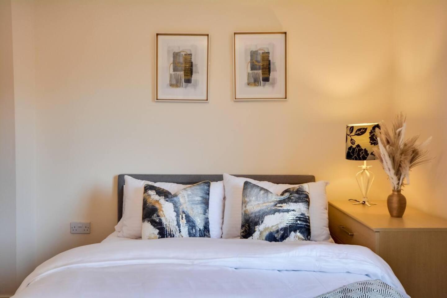 Fotografie 4: Runcorn - House - Sleeps 6 - Parking - Garden