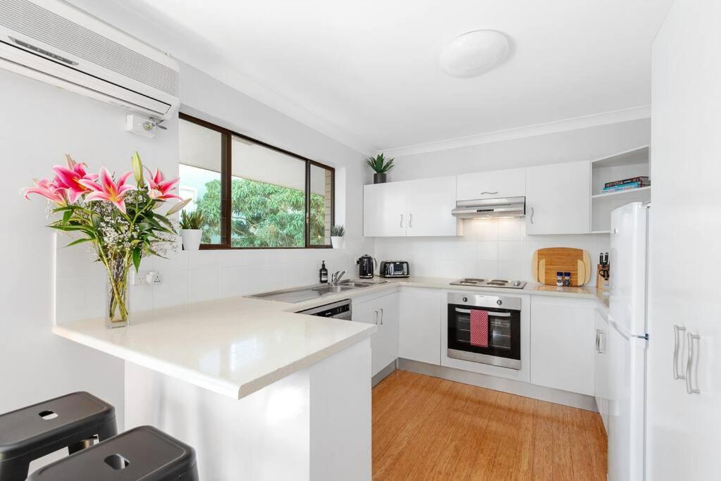 Zdjęcie 3: Spacious & Comfy 2 Bed 2 Bath 2 Car - Auchenflower