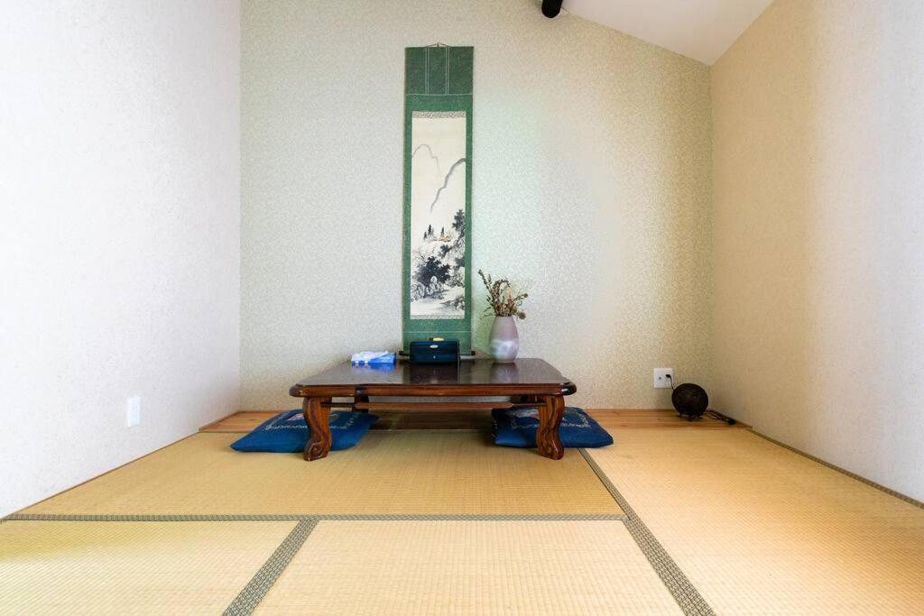 Kuva 9: 平安神宮京都大学祇園鴨川バス停熊野神社すぐ京阪線神宮丸太町駅伝統和風一棟貸し町屋