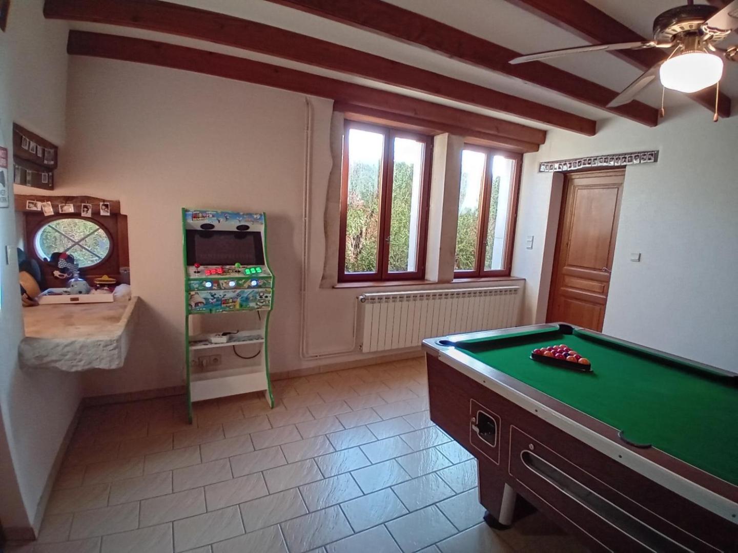 Φωτογραφία 3: Jacuzzi, Arcade et Repas compris