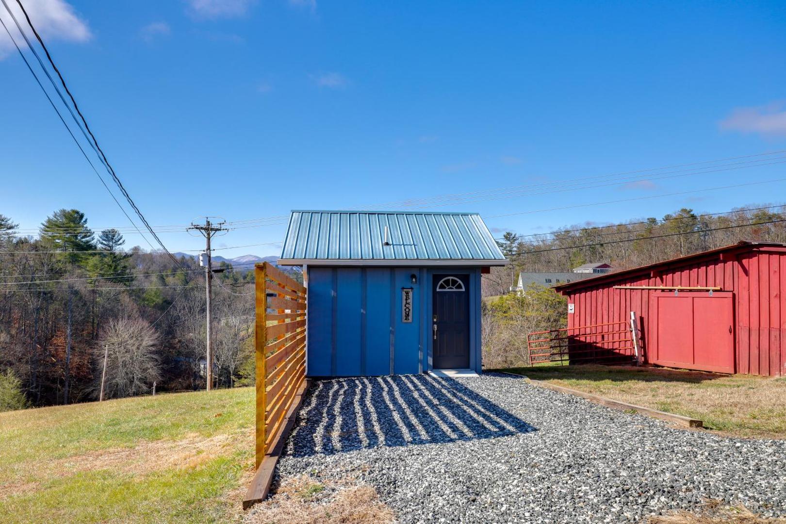 Studio with Loft, Hot Tub and Views in Marshall!的照片2