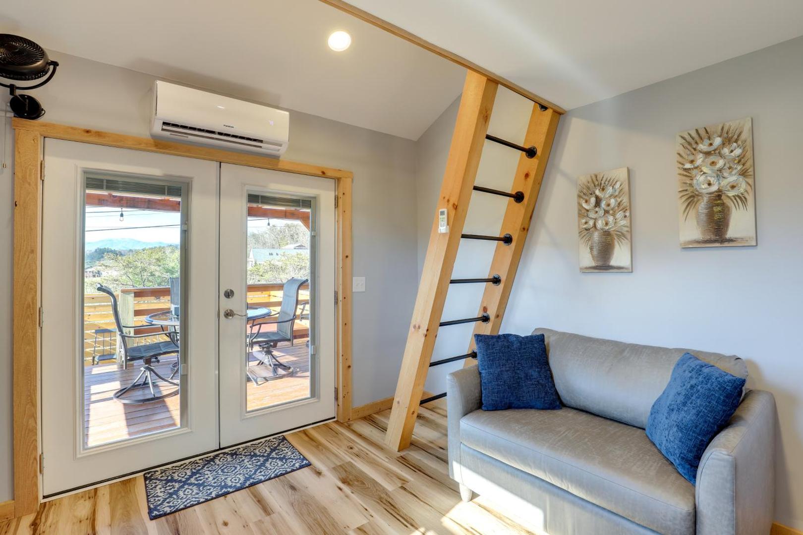 Studio with Loft, Hot Tub and Views in Marshall!的照片4
