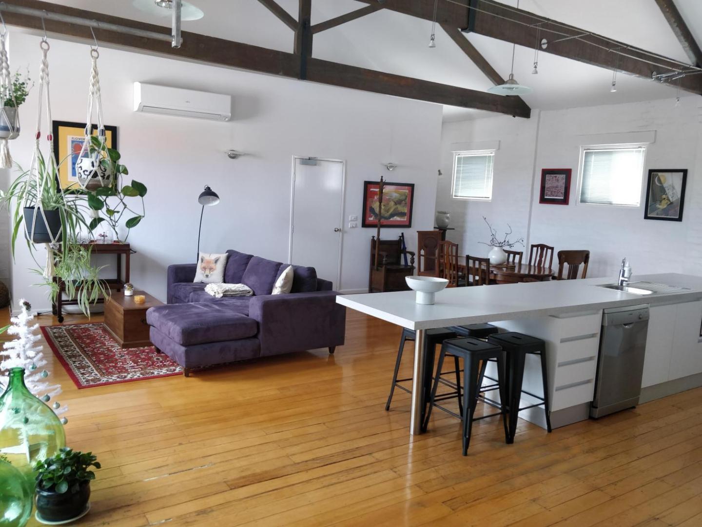 Pips on Mitchell - Beautiful Historic Apartment photo 3