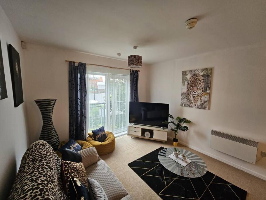 Φωτογραφία 3: Leopard in Dutton Warrington