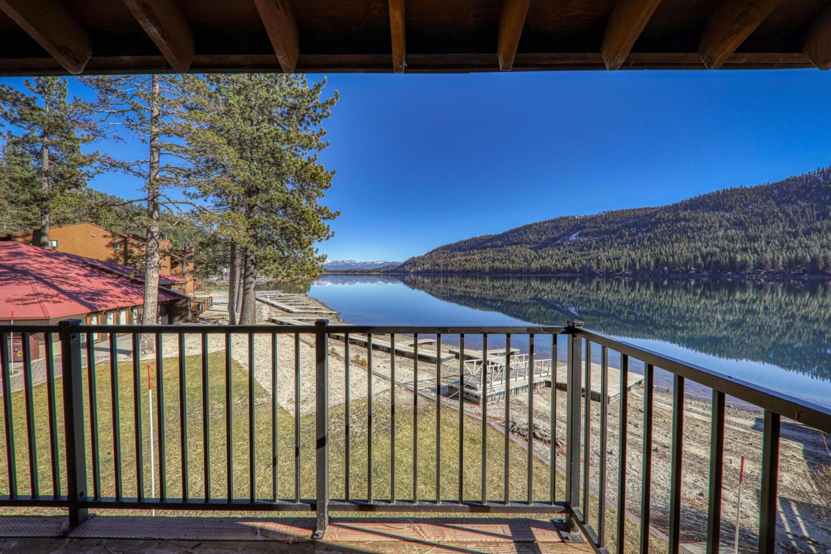 Foto 3: Spacious Condo w/Lake View #247 at Donner Lake Village