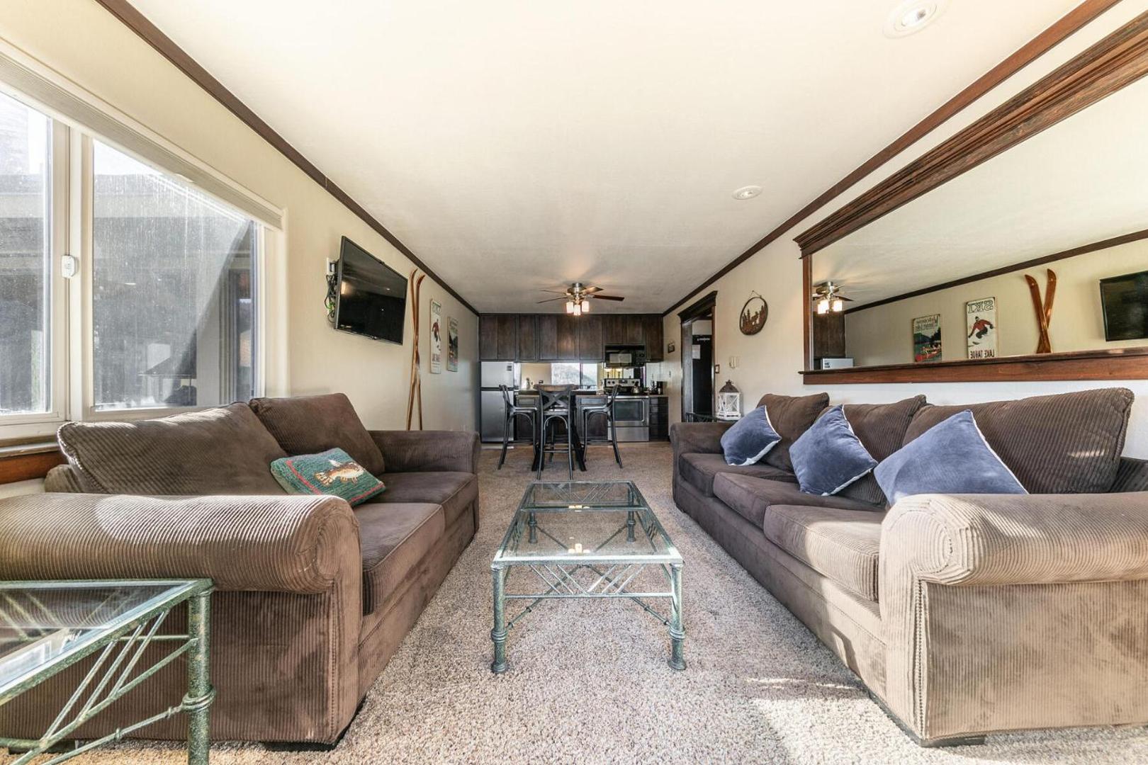 Foto 6: Spacious Condo w/Lake View #247 at Donner Lake Village