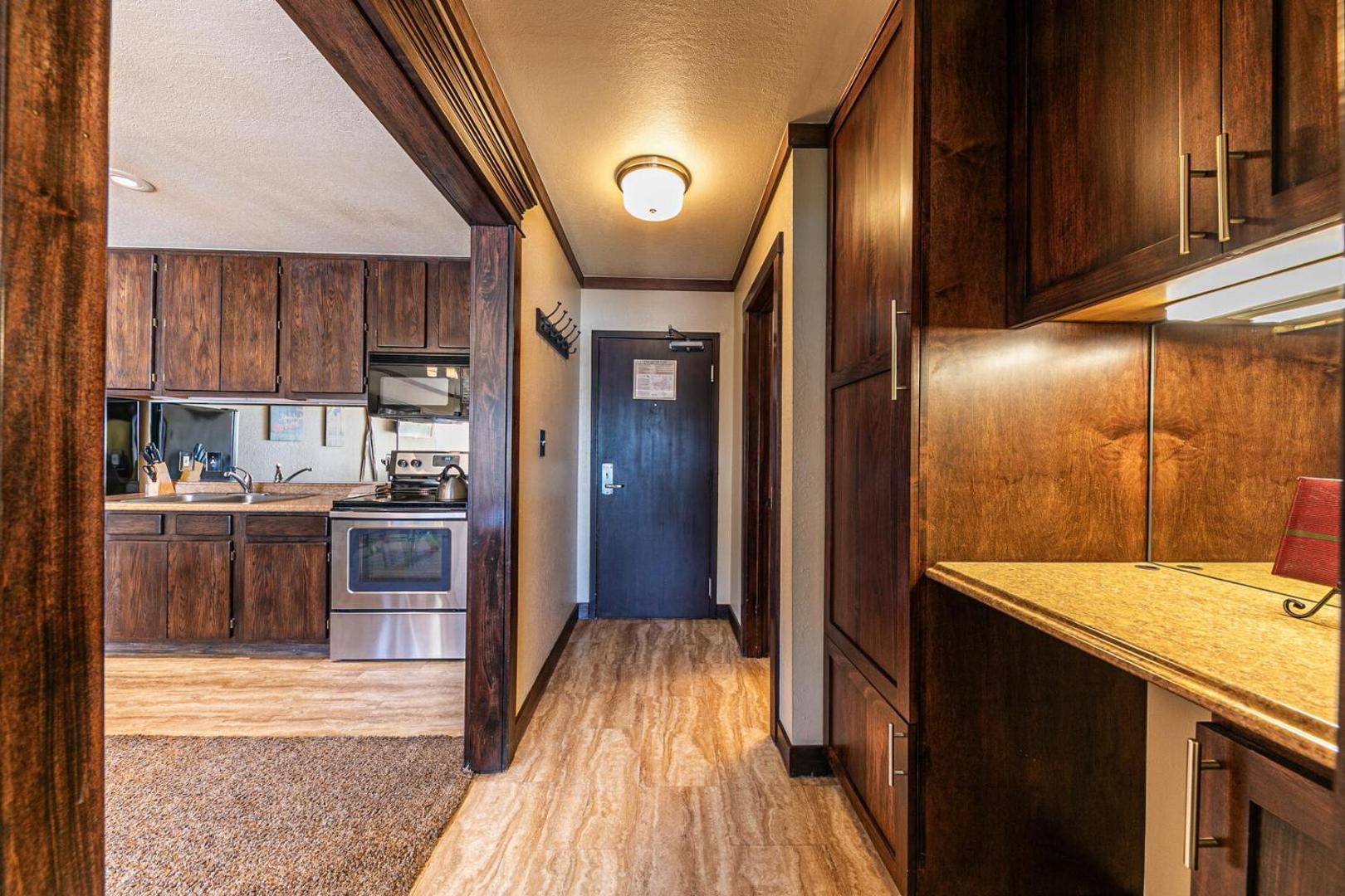 Foto 9: Spacious Condo w/Lake View #247 at Donner Lake Village