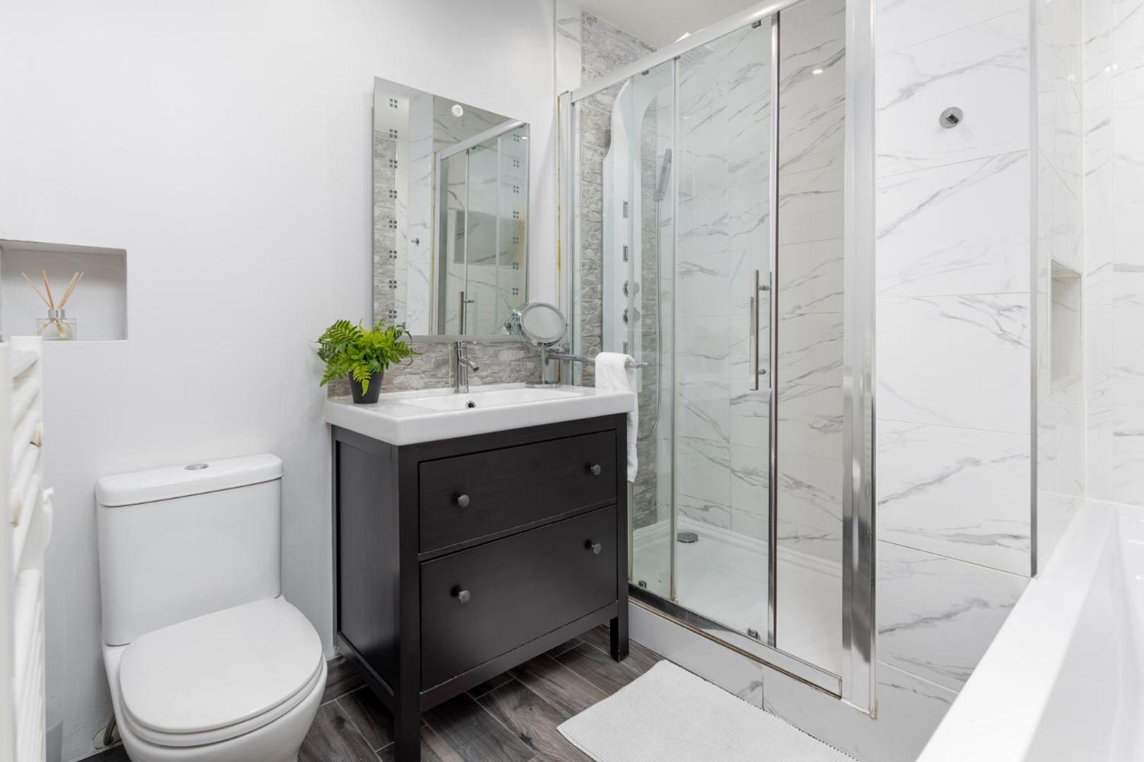 Zdjęcie 8: Flatzy - 3 Bedroom Apartment in Heart of City Centre